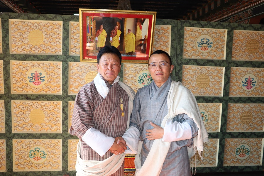 Yonten Tharchen, left, has been honoured by the Bhutan Olympic Committee ©OCA/BOC