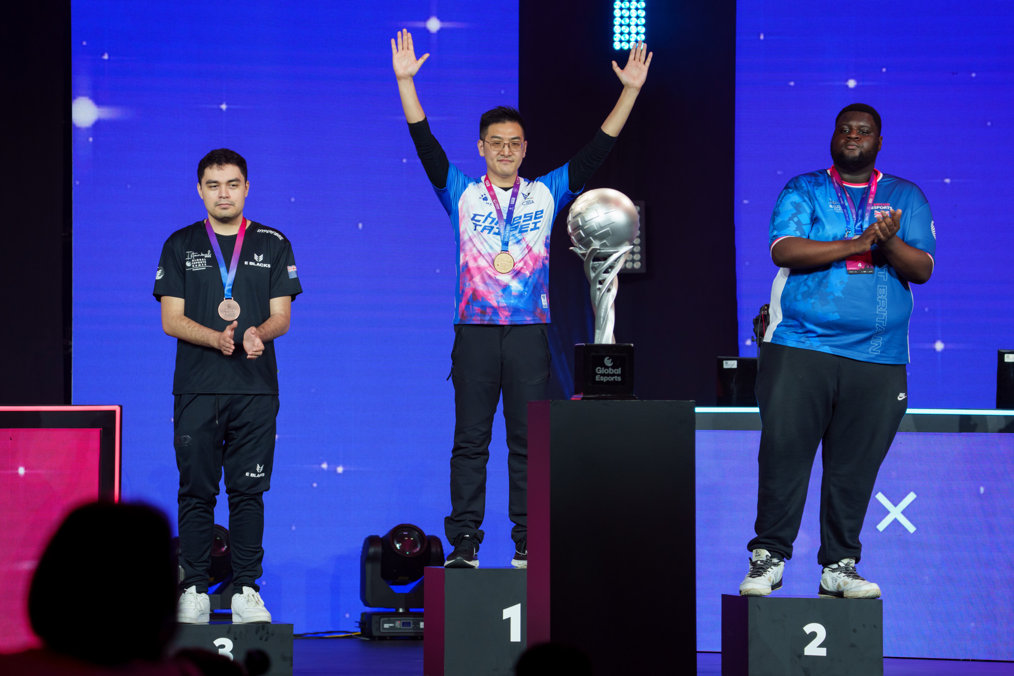 The4Philzz, right, had not lost a point in his previous four bouts before the final while New Zealand's GhostChips, left, claimed bronze ©GEF