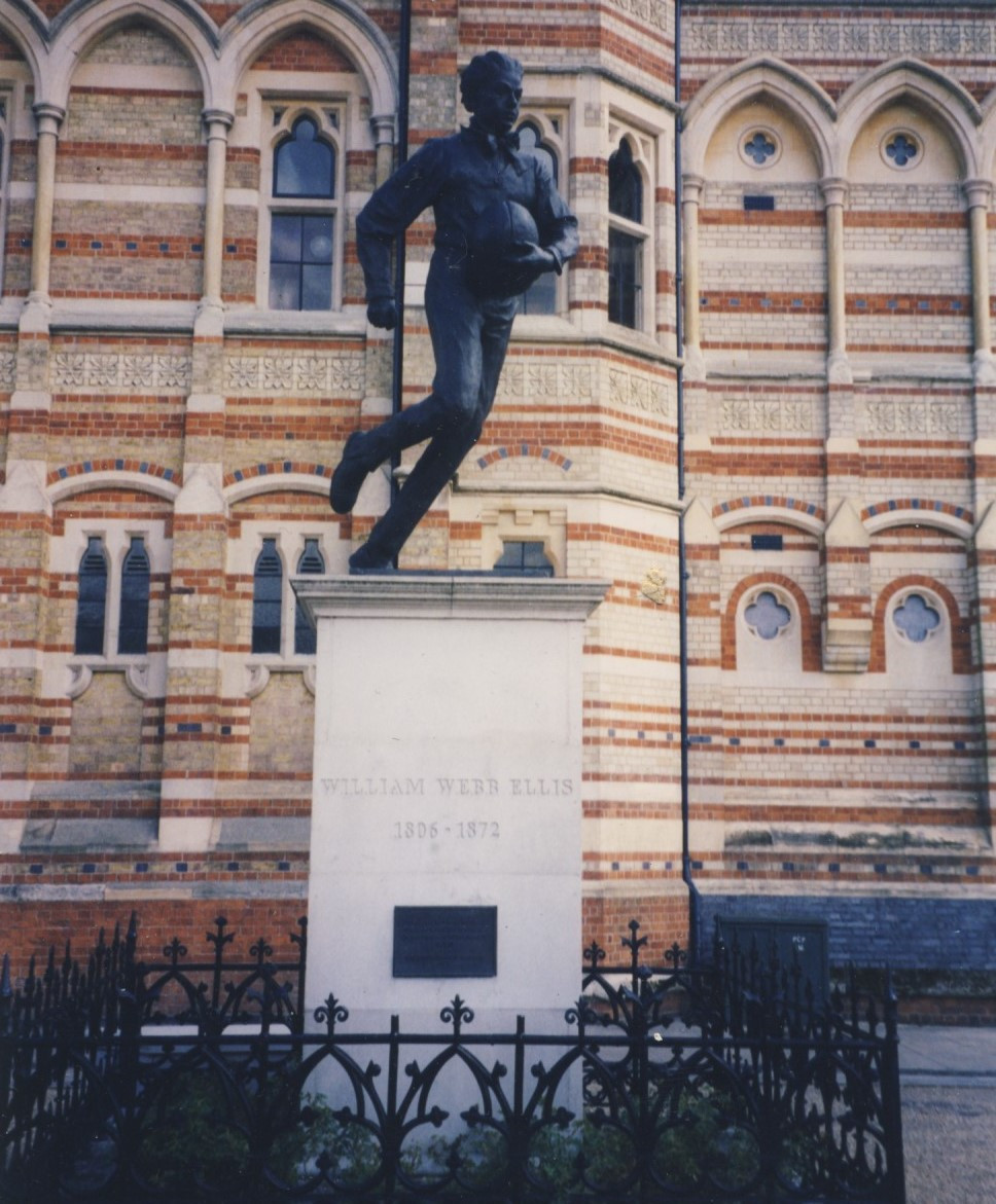 A statue of William Webb Ellis can be seen outside Rugby School ©ITG