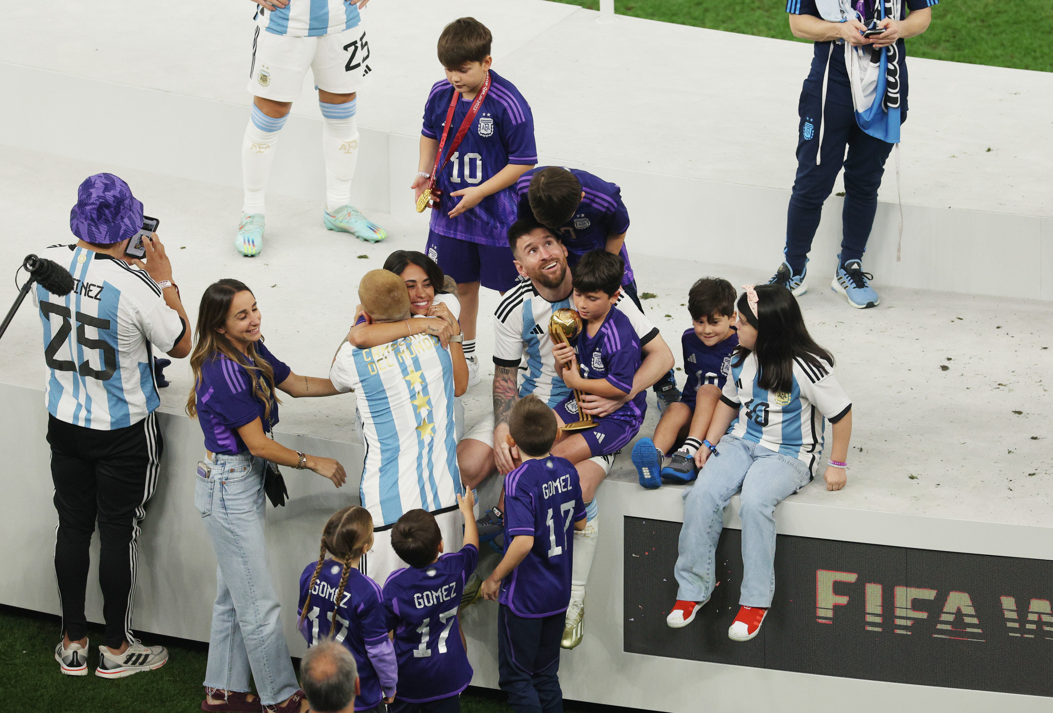 Messi celebrates with his family after the trophy ceremony ©Getty Images

