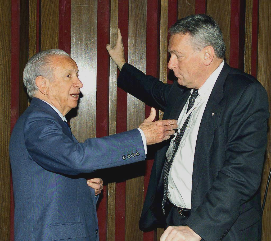 IOC President Juan Antonio Samaranch, left, often entrusted Richard Pound with difficult jobs during his 20 years as IOC President ©Getty Images