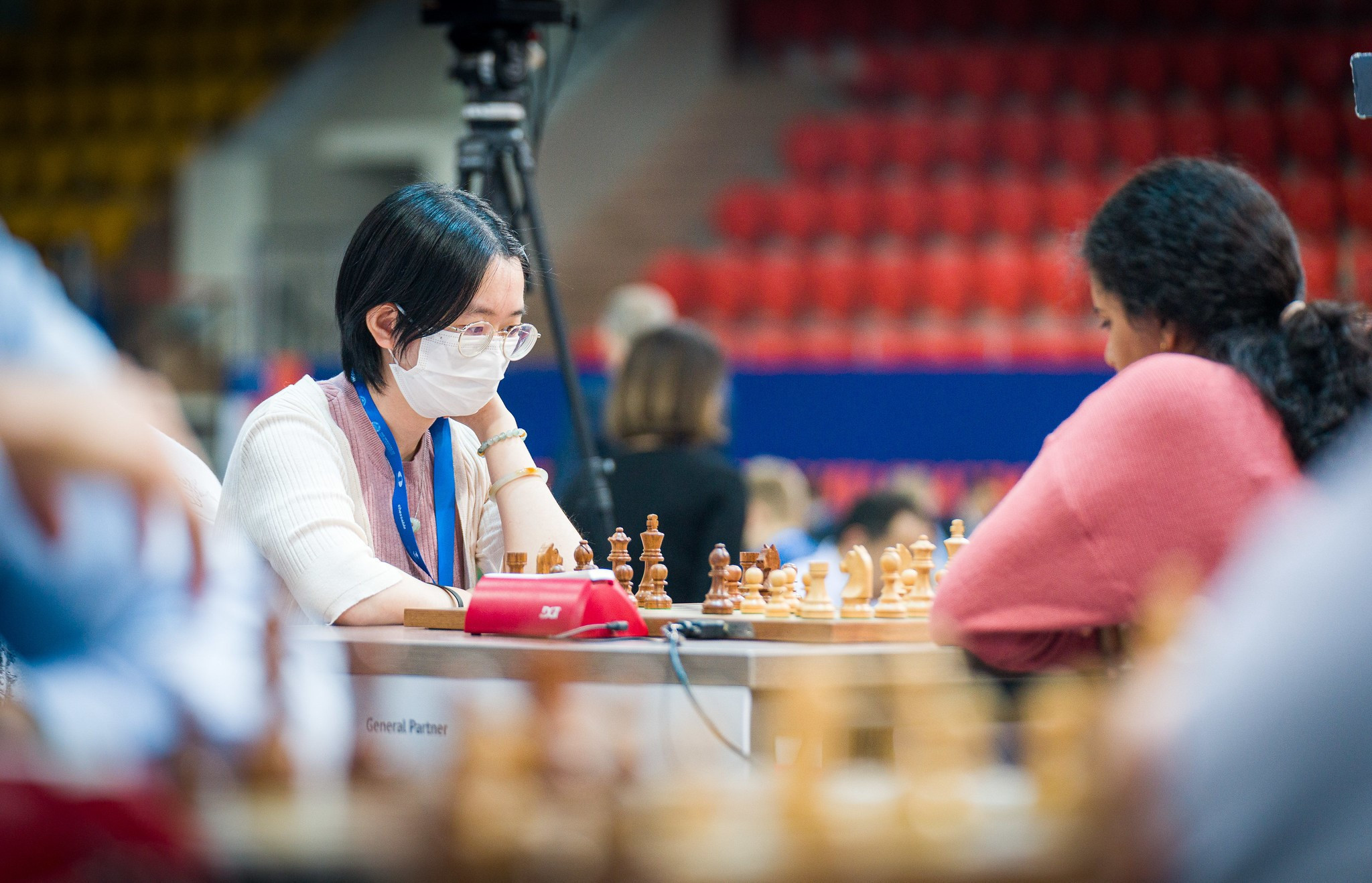 Tan Zhongyi, left, beat Kazakhstan's Dinara Sadaukassova in a tiebreak for the women's Rapid gold ©Lennart Ootes/FIDE