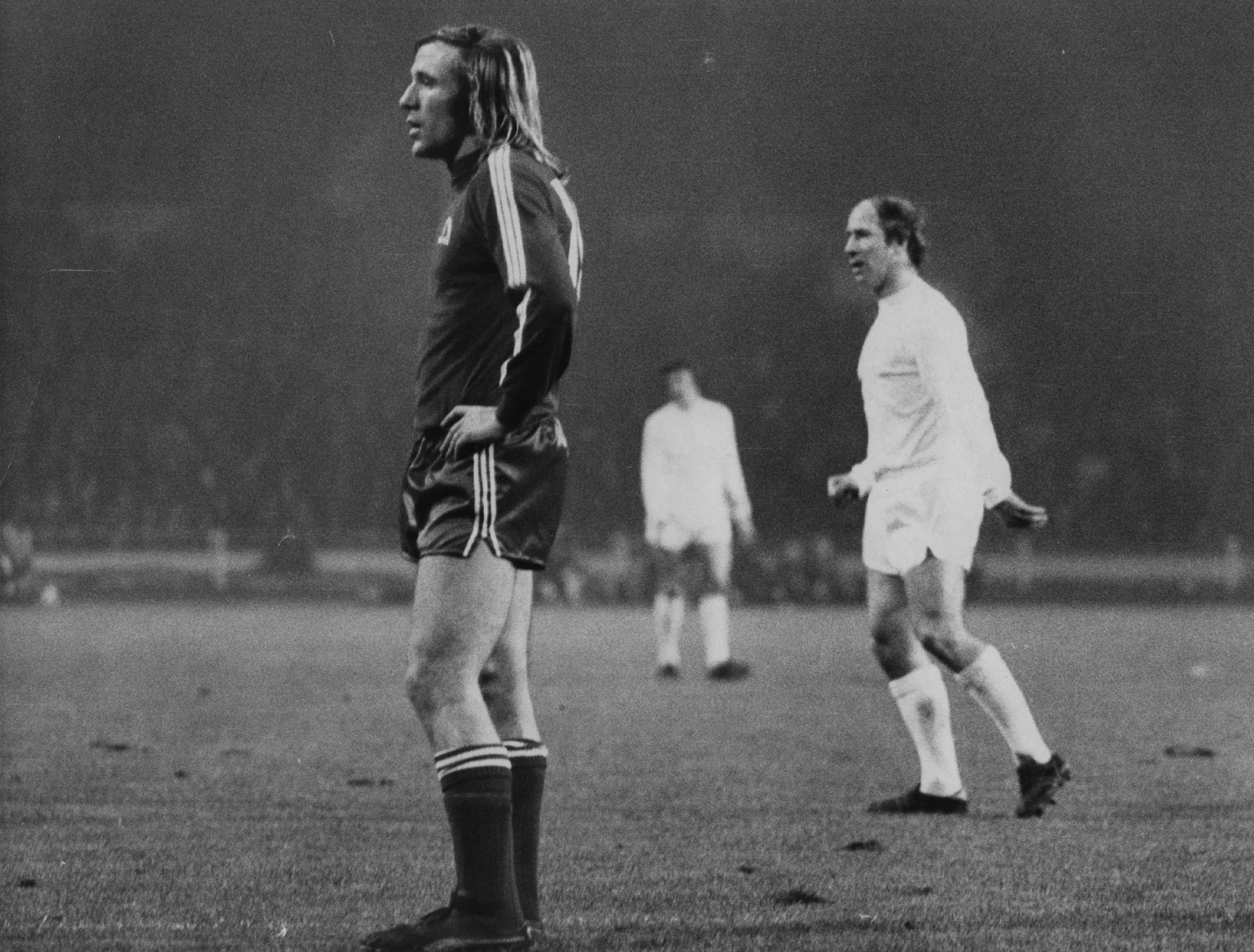 The Three was captained by Bobby Charlton, right, while Gunther Netzer, left, was the skipper for The Six ©Getty Images