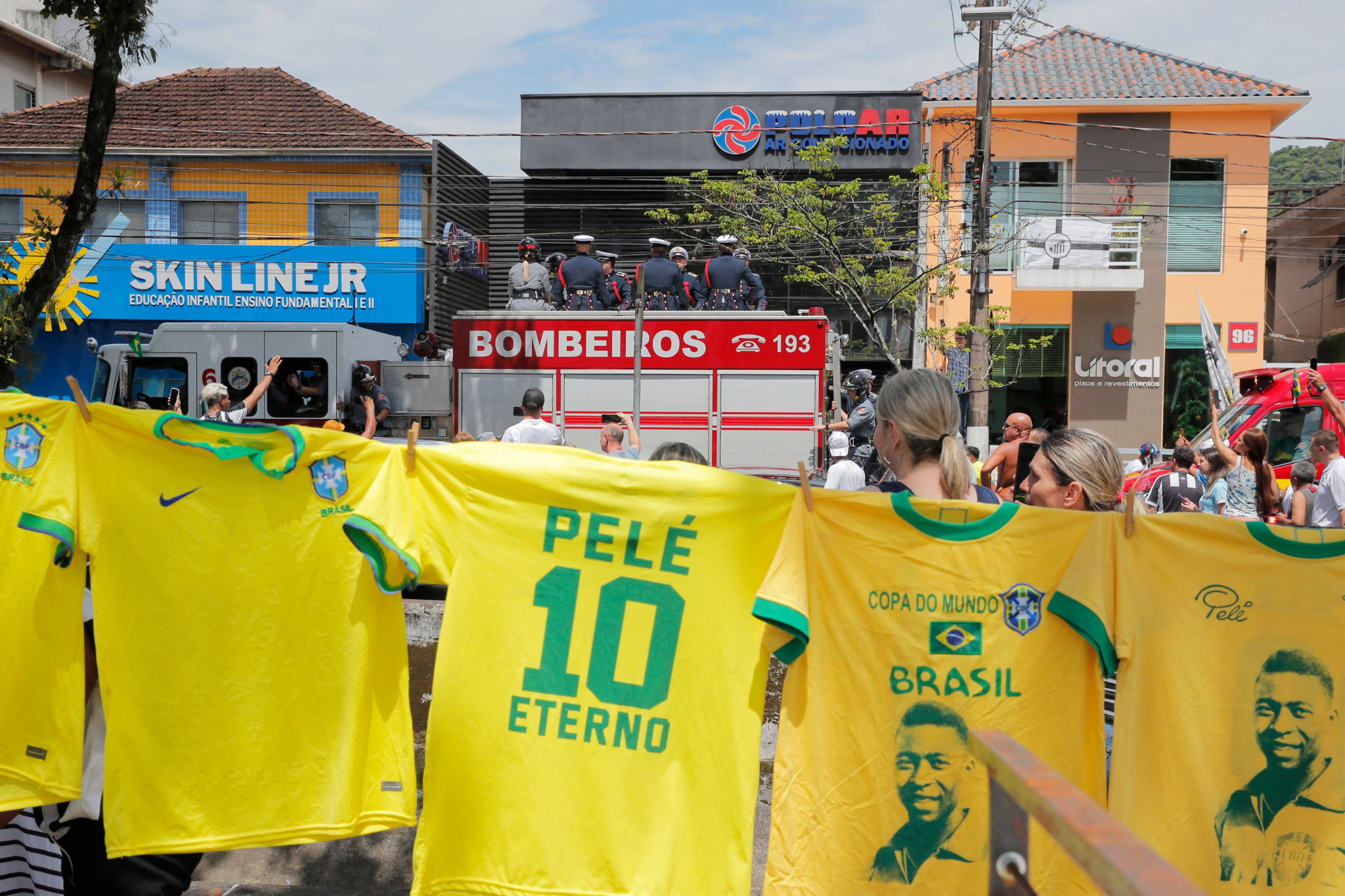 Thousands gather for public funeral of Brazilian football legend Pelé