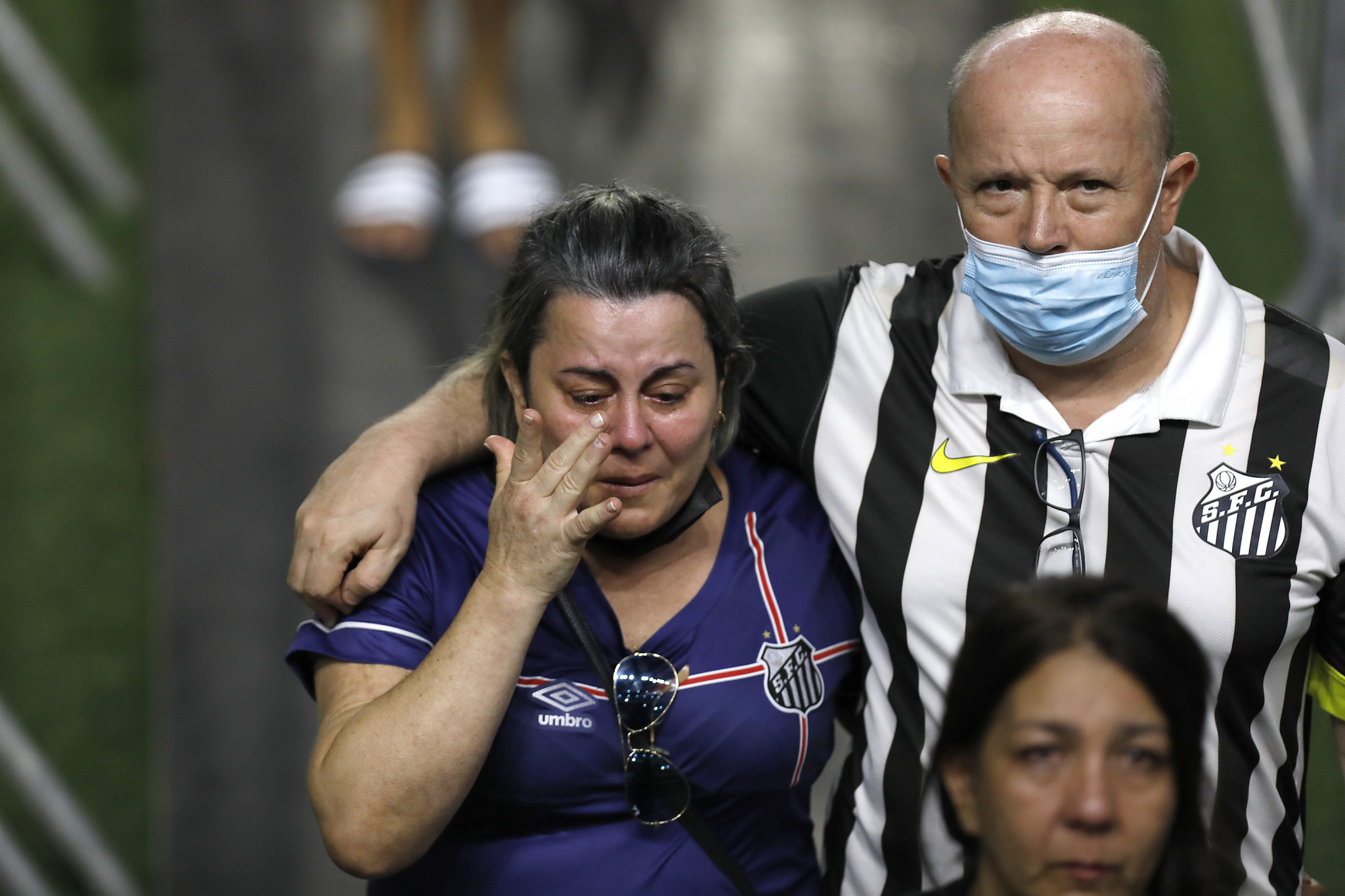 Santos fans in tears as they pay their respects ©Getty Images