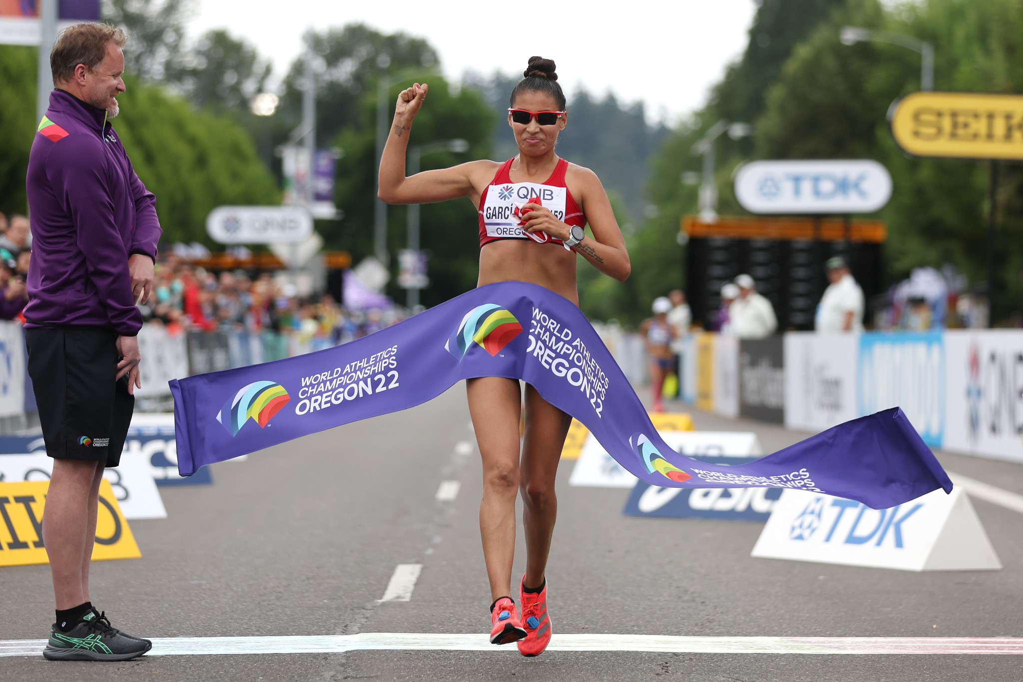 Kimberly García claimed both world titles in women's racewalking at the World Athletics Championships in Oregon ©Getty Images