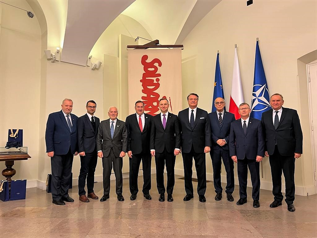 Polish President Andrzej Duda, centre, met an EOC delegation in Warsaw to discus hosting arrangements for this year's European Games in Krakow Malopolska ©EOC