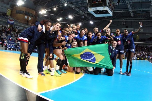 France earn final Rio 2016 women's handball berth
