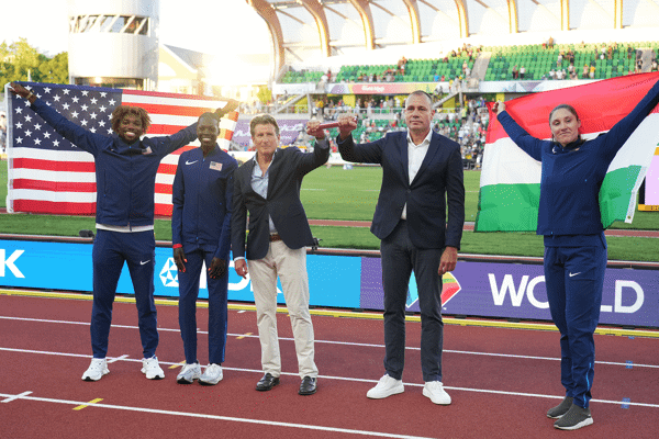 World Athletics President Sebastian Coe, centre, is looking forward to Budapest hosting the sport's flagship event in 2023 as it follows last year's event in Oregon ©World Athletics