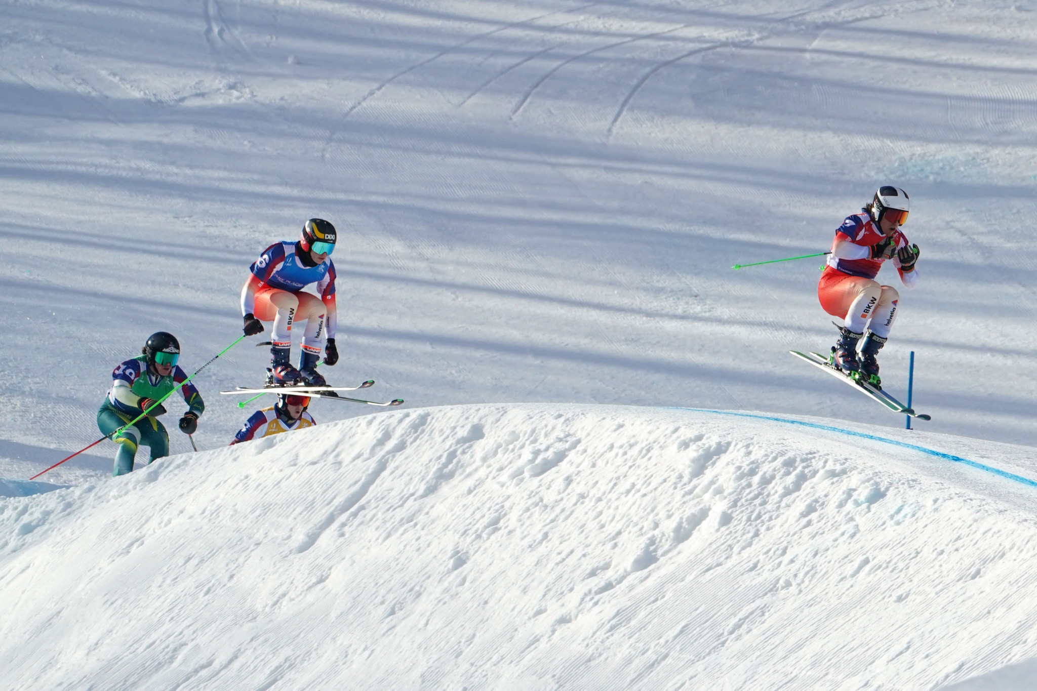 Britian's Scott Johns leads the way in the men's ski cross final ©FISU