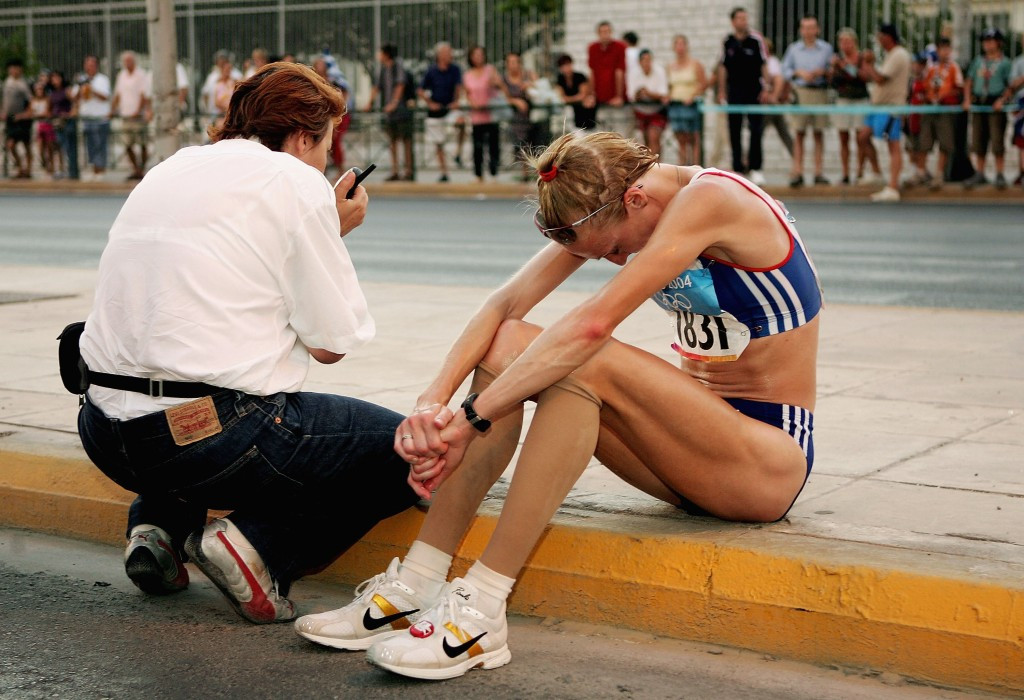 A tearful Paula Radcliffe after stopping on the roadside during the marathon at the 2004 Olympics in Athens ©Getty Images