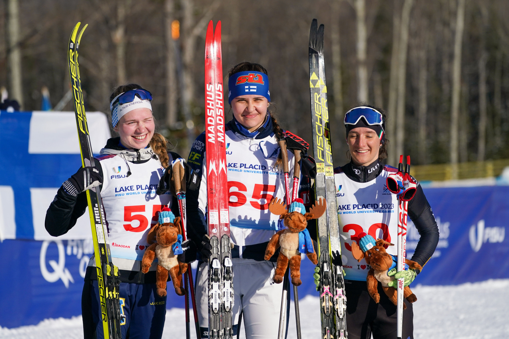 The Finn denied Estonia's Mariel Pulles, left, a second gold medal from the Games with her 13:20.8 finish while Maria Boccardi, right, bagged bronze ©FISU