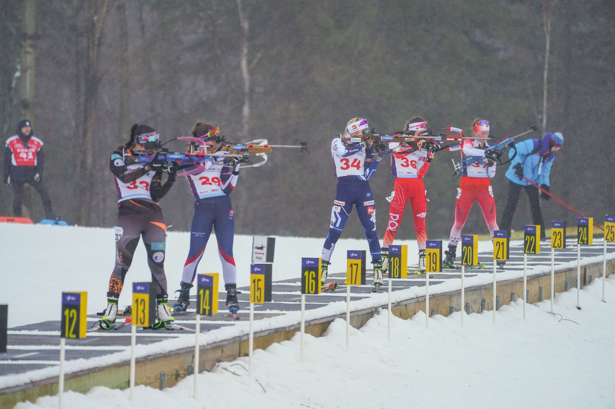 Athletes aim for the target in the biathlon women's 7.5km sprint ©FISU