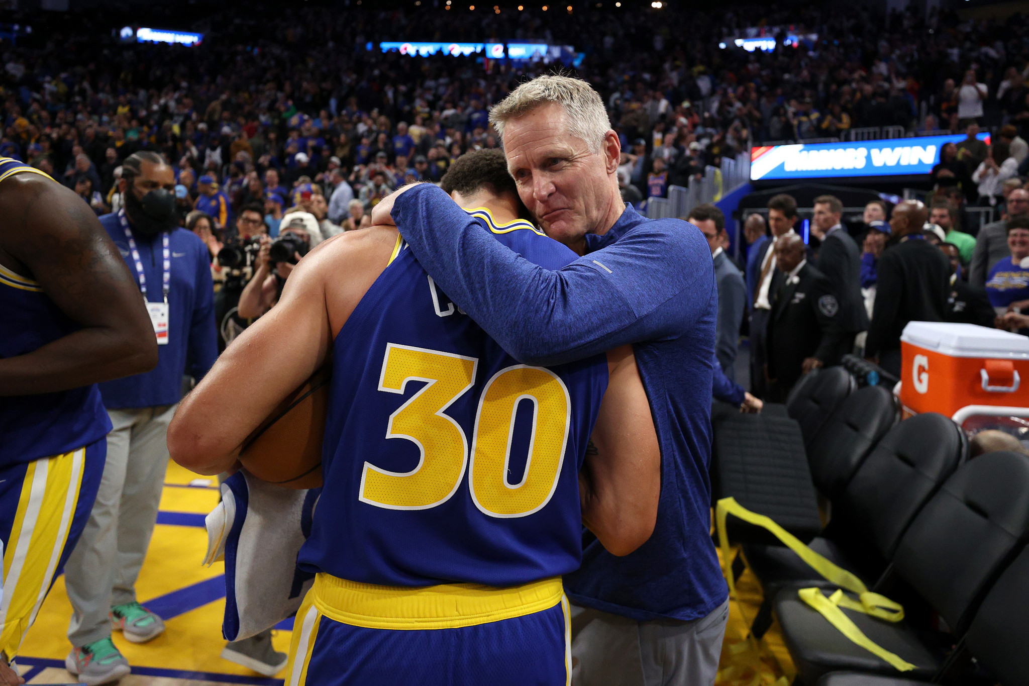 Golden State Warriors head coach Steve Kerr, right, is set to lead the US men's basketball team at the Paris 2024 Olympics ©Getty Images