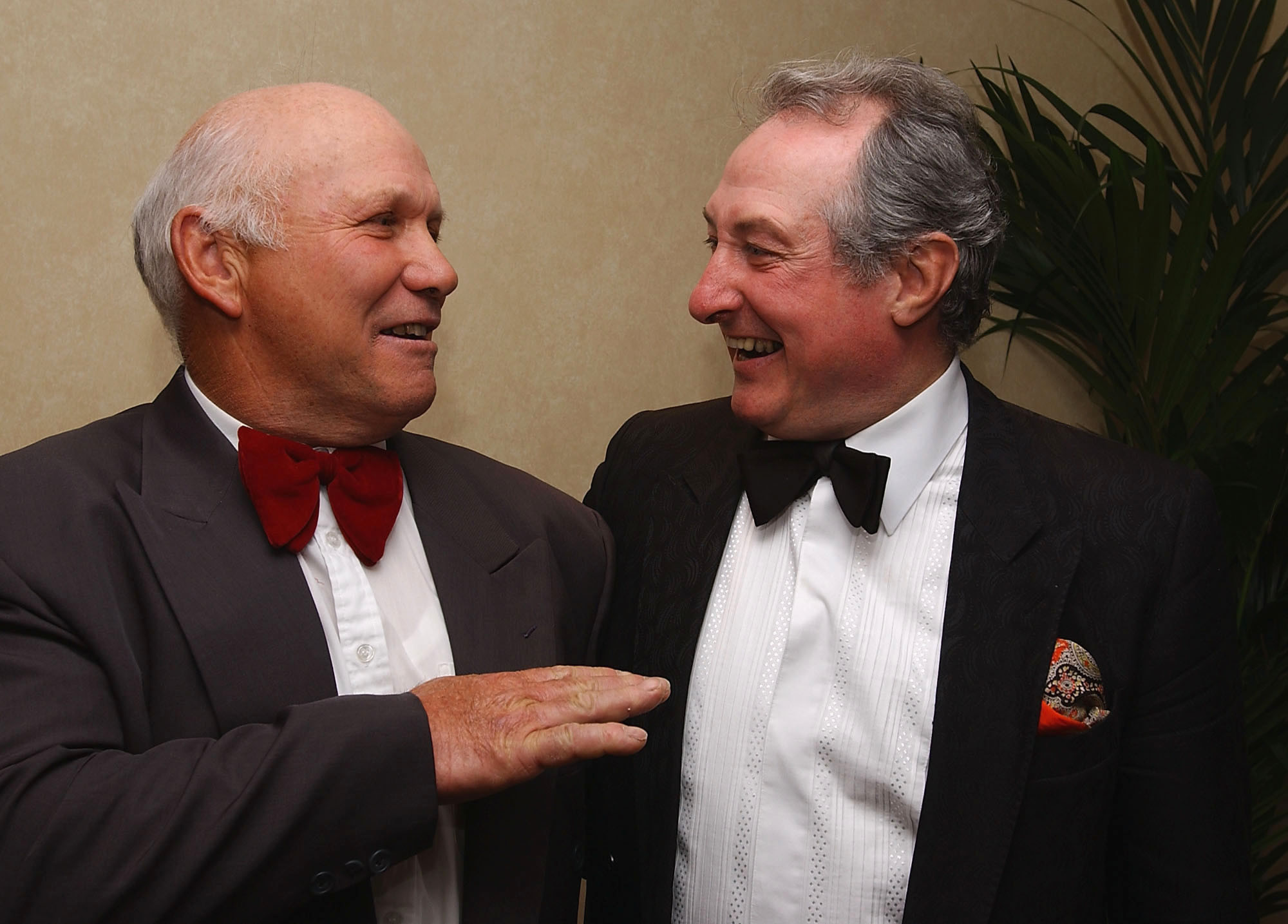 New Zealand's Sid Going and Sir Gareth Edwards met at a dinner to remember the match on its 30th anniversary in 2003 ©Getty Images