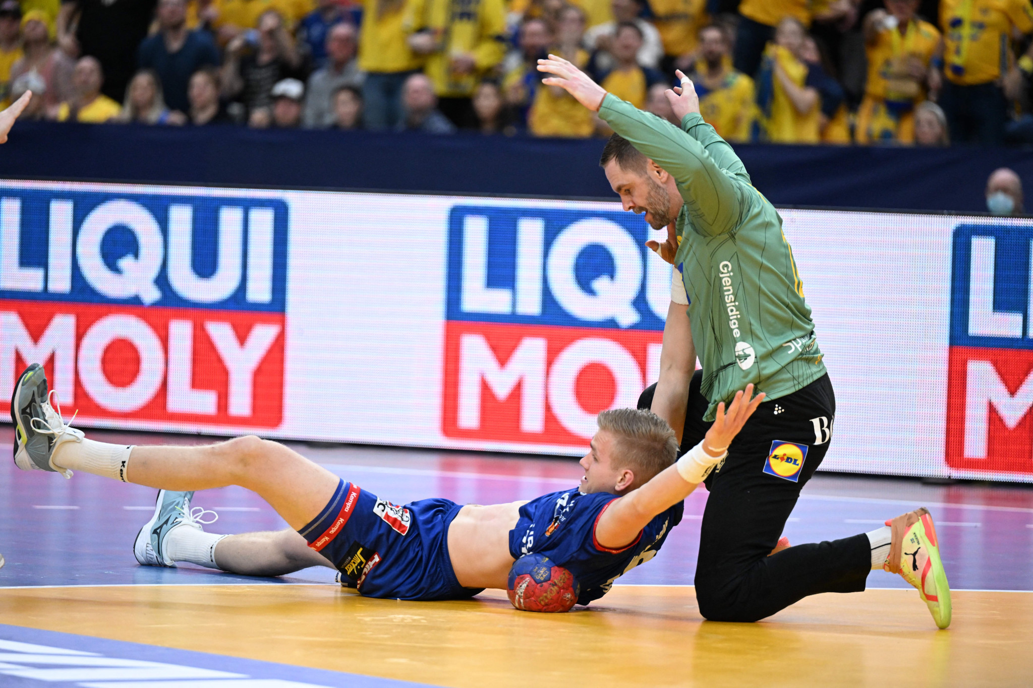 Andreas Palicka, right, the replacement goalkeeper for co-hosts Sweden, produced an impressive performance to book his nation a place in the Men's Handball World Championship quarter-finals ©Getty Images