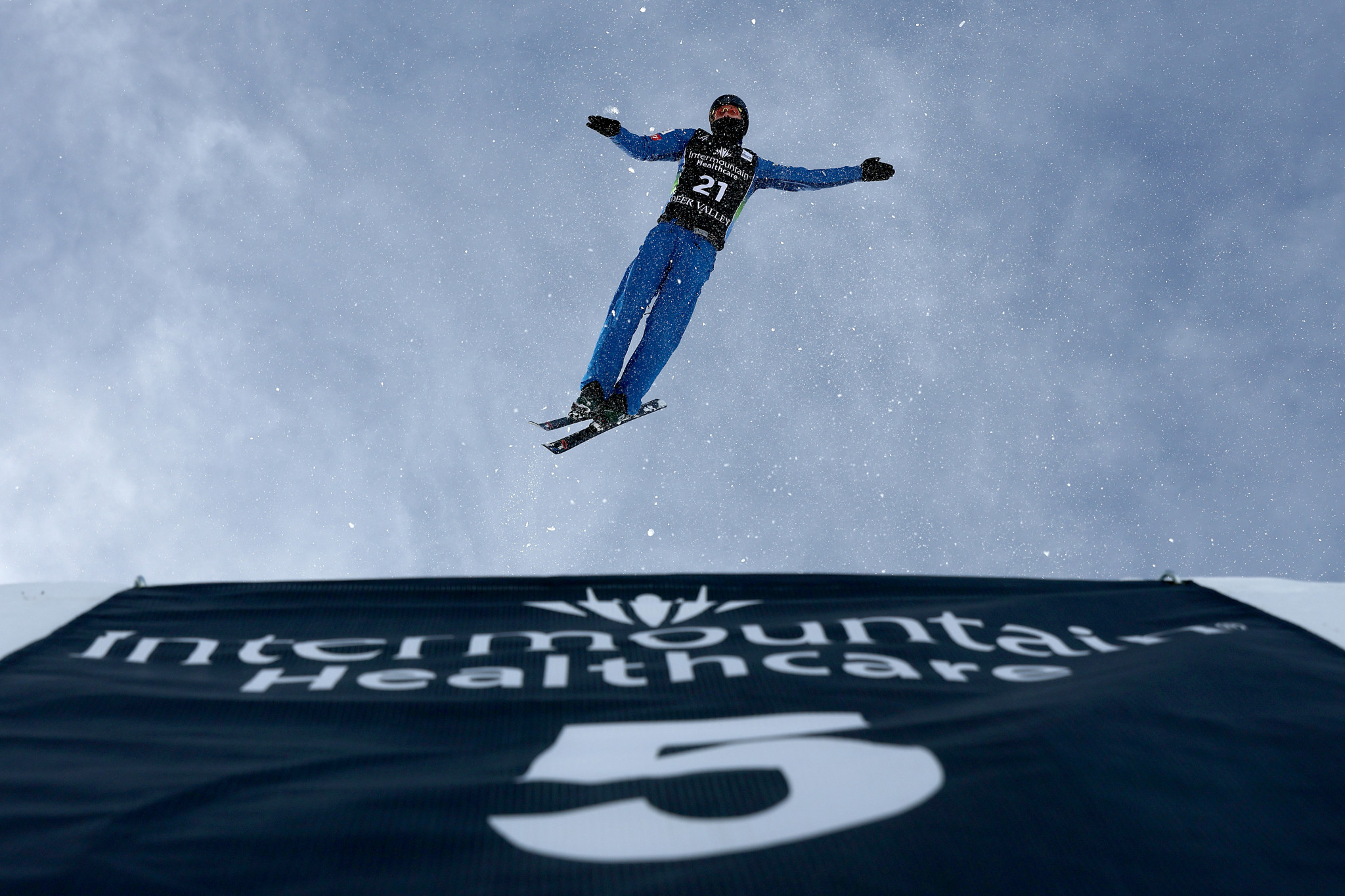 Quinn Dehlinger of the United States took victory in the men's aerials event at Le Relais, his first ever World Cup podium ©Getty Images  