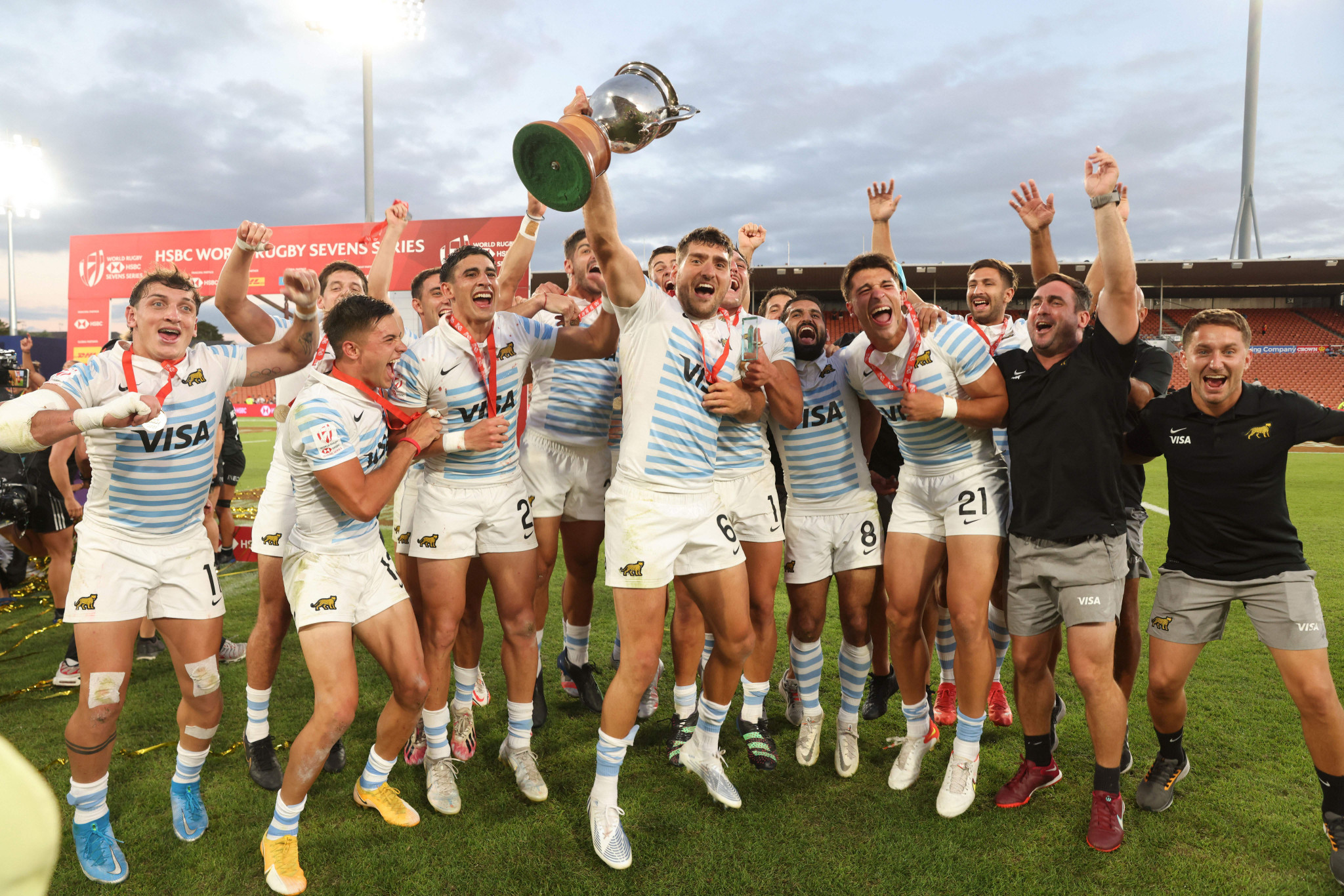 Argentina overturned a 12-point deficit to beat New Zealand and win the men's World Rugby Sevens Series trophy in Hamilton ©Getty Images 