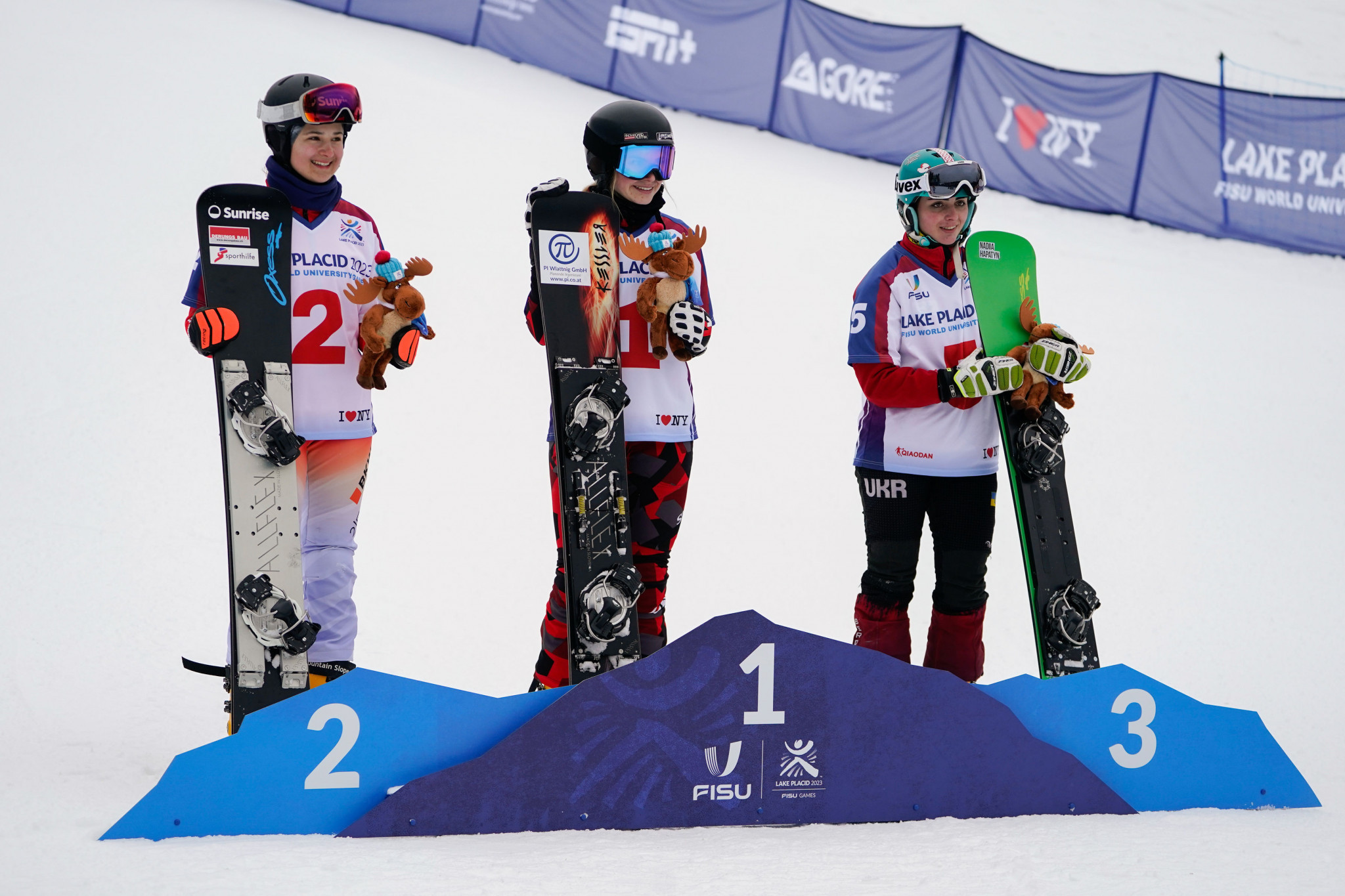 Another Ukrainian won bronze courtesy of Nadiia Hapatyn, right, in the women's snowboard parallel slalom ©FISU