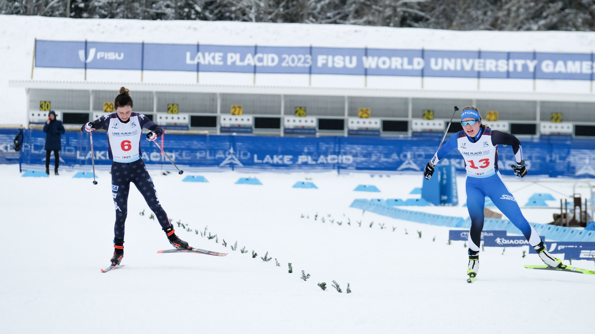 The US could have had two cross-country gold medals today but Kendall Kramer, left, suffered an agonising defeat to Pulles ©FISU