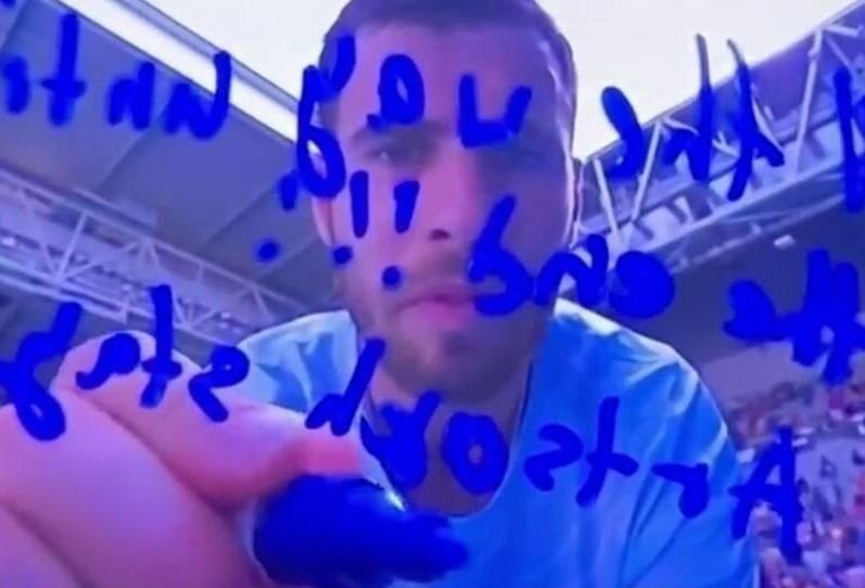 Karen Khachanov, who has an Armenian father, has been writing messages of support for Nagorno-Karabakh on television camera lenses at the end of matches ©YouTube