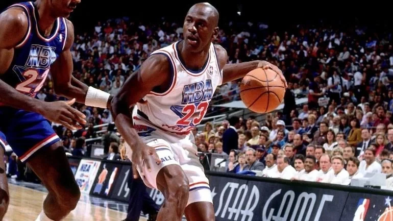 A patch of the jersey Michael Jordan wore during the 1992 All-Star game in Orlando was included as part of the card ©Getty Images