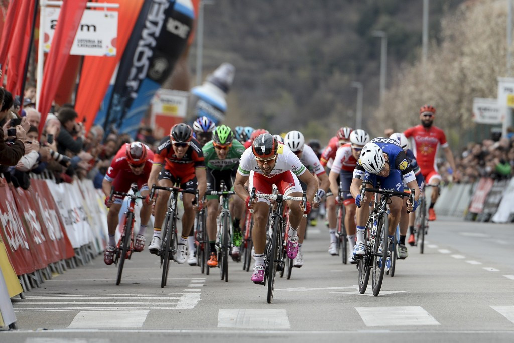 Nacer Bouhanni overcome stomach pains on route to the stage win