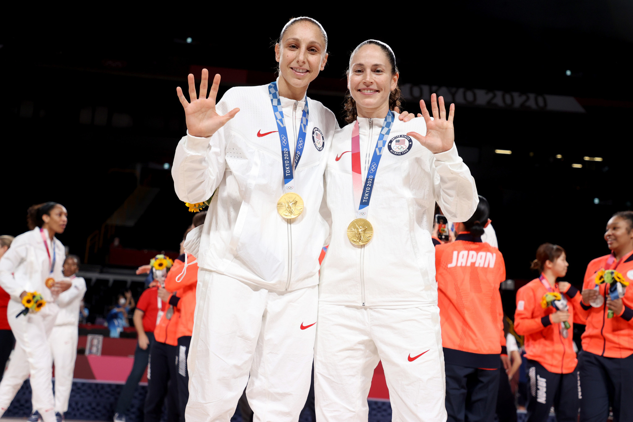 Diana Taurasi, left, and Sue Bird are tied on five Olympic gold medals each, spanning from Athens 2004 to Tokyo 2020 ©Getty Images