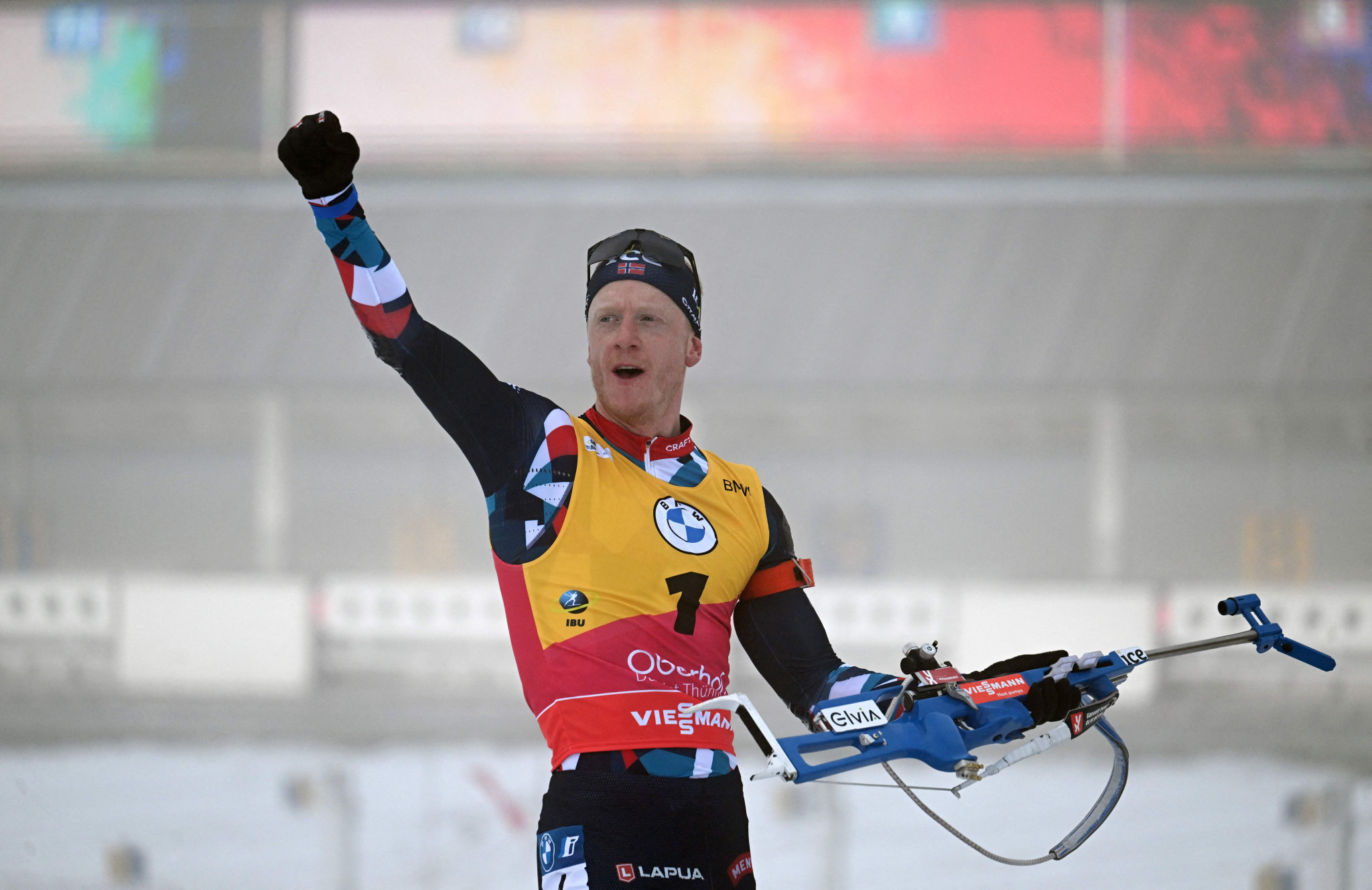 Bø dominates and Simon climbs from 10th to win pursuit golds at IBU World Championships