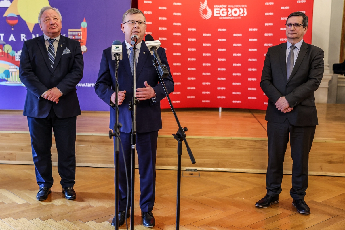 Marshal Witold Kozłowski speaks during the ceremonial flag handover in Tarnow ©European Games