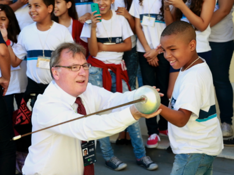 Rio de Janeiro schoolchildren are to be taught the basics of fencing ©FIE