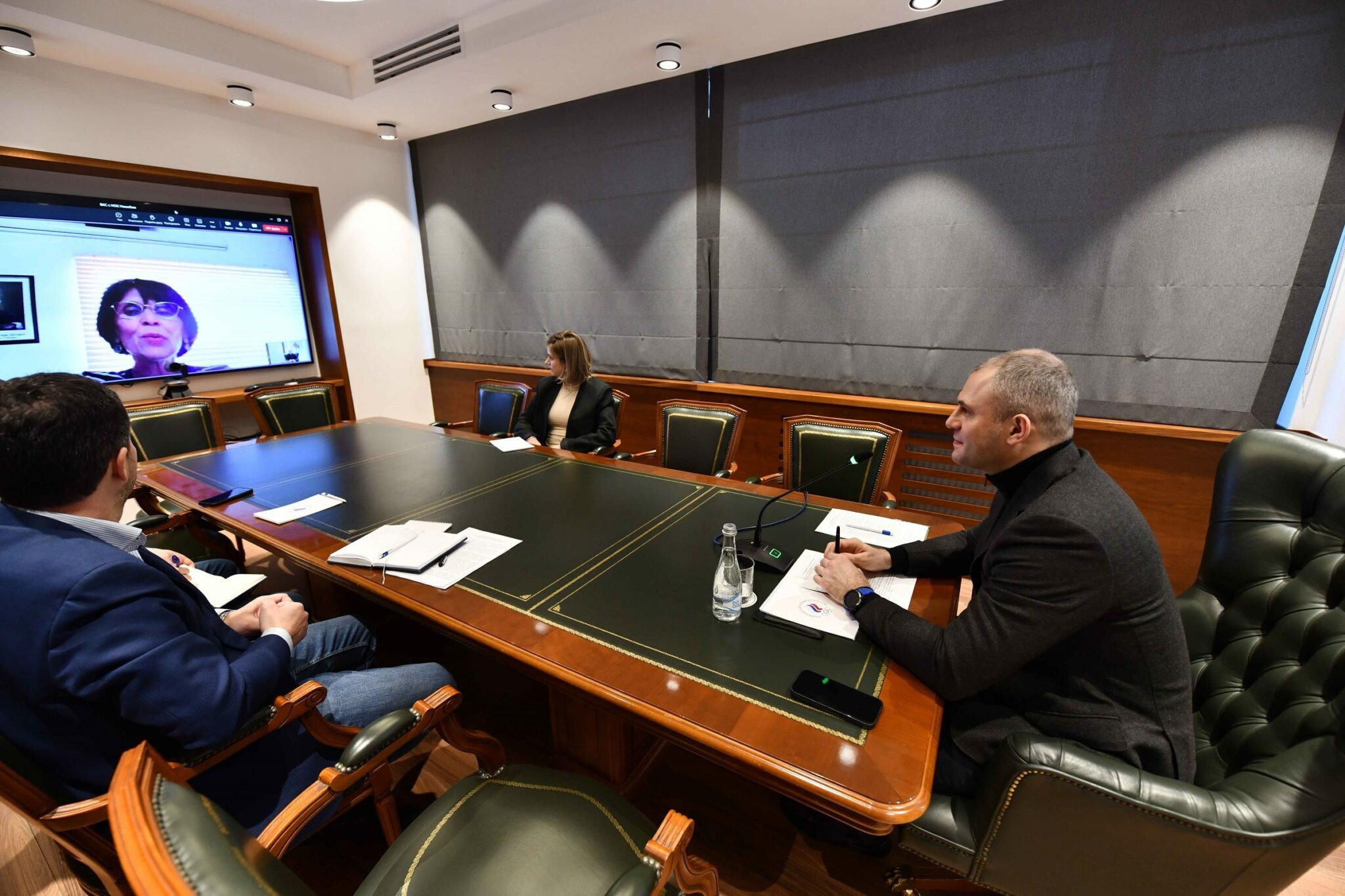 NNOC secretary general Joan Smit holds talks with ROC counterpart Rodion Plitukhin ©ROC