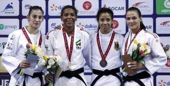Rafaela Silva, second left, achieved four straight ippons to win women's under 57kg gold ©IJF