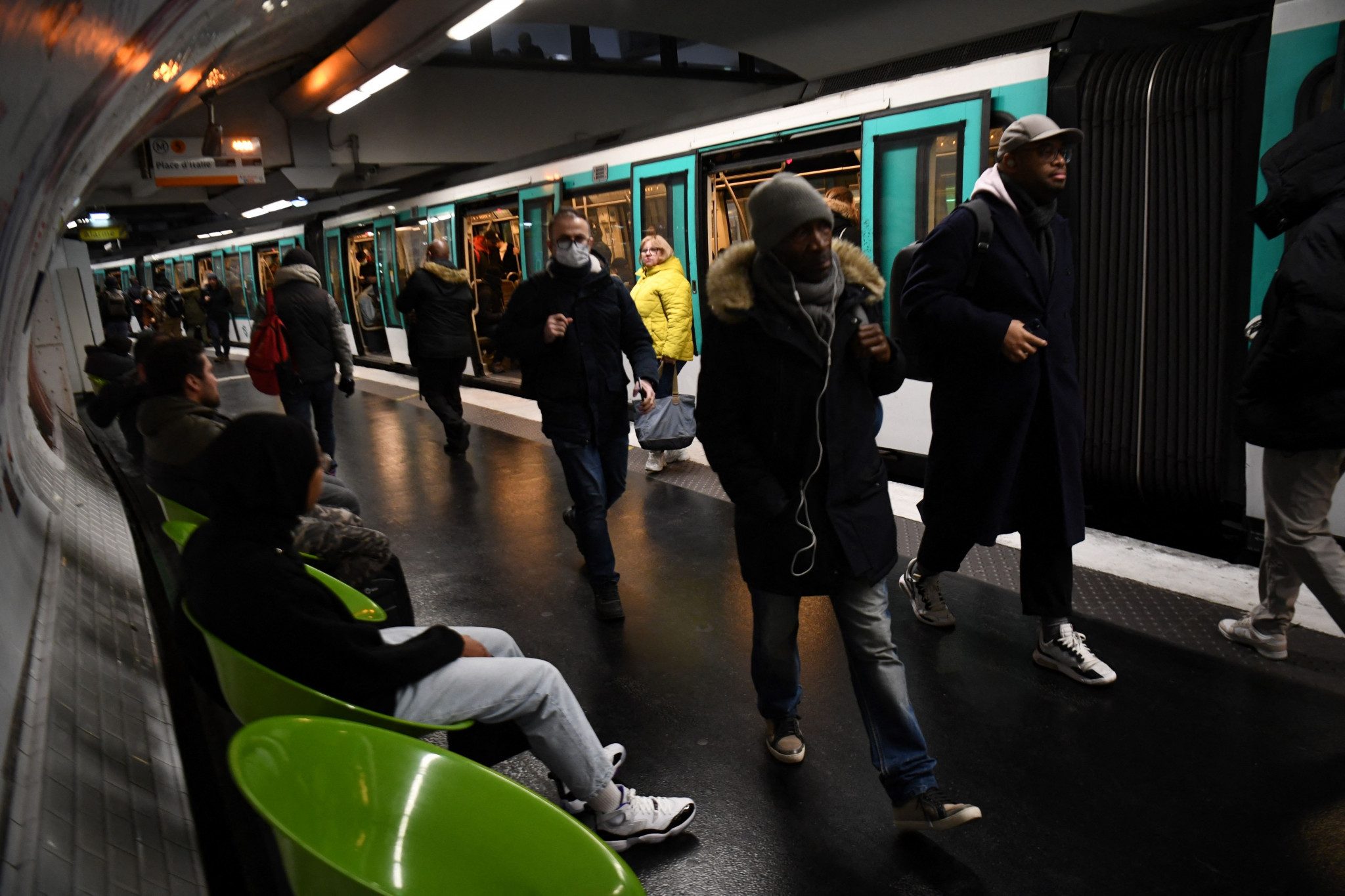 Paris transport operator aims to recruit 6,600 staff in preparation for Olympics