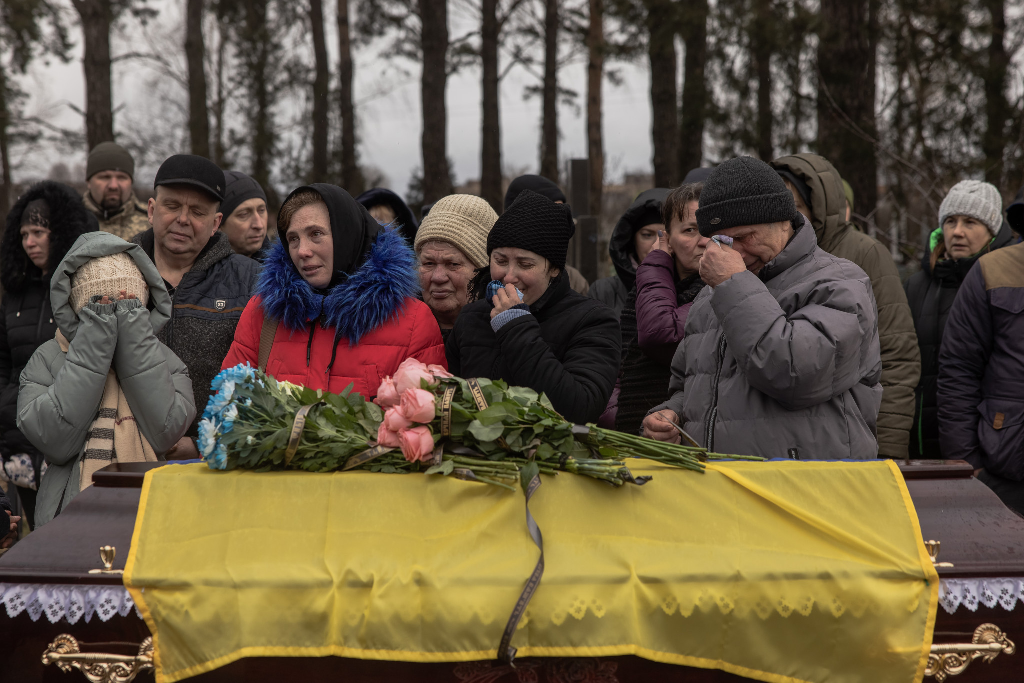 Relatives and friends grieve next to a coffin of Ukrainian serviceman Yurii Kulyk, who was killed in battle at the age of 27 ©Getty Images