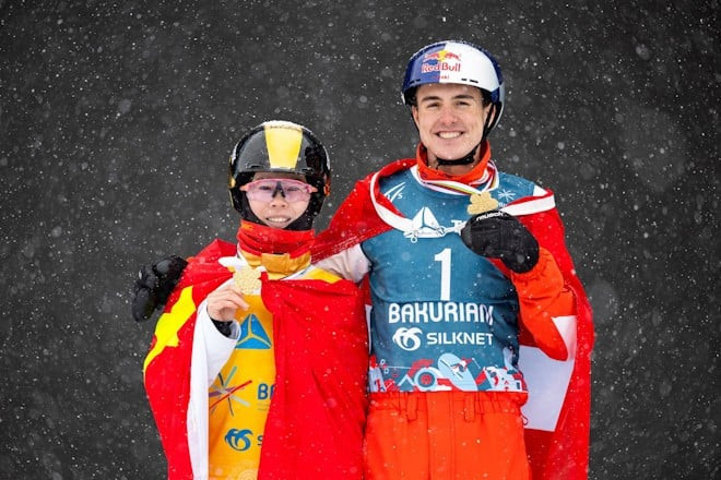 Kong Fanyu, left, and Noe Roth celebrate their victories in the aerials event at Bakuriani 2023 World Championships ©FIS