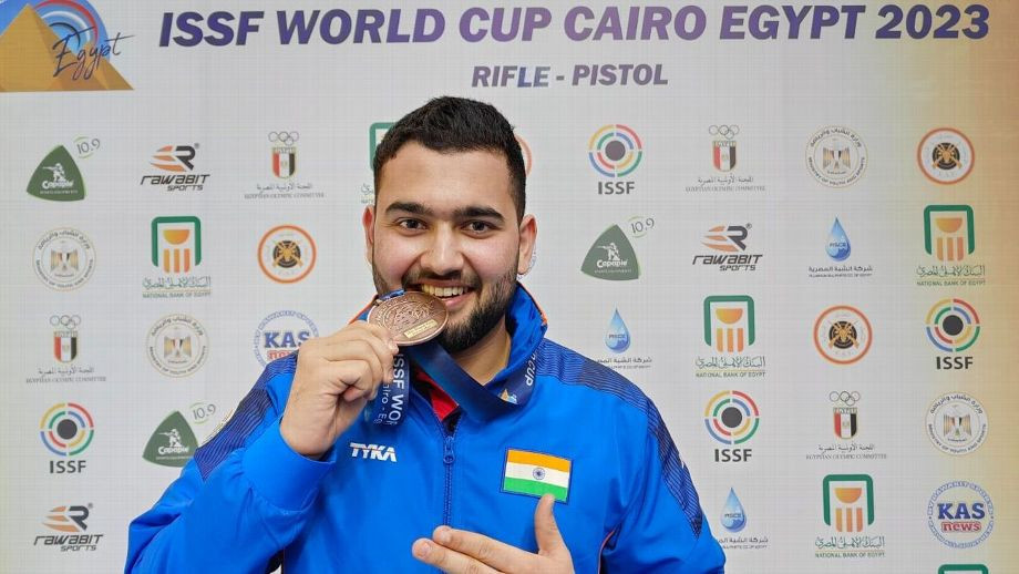 Anish Bhanwala secured his first individual World Cup medal by winning bronze in Cairo ©NRAI