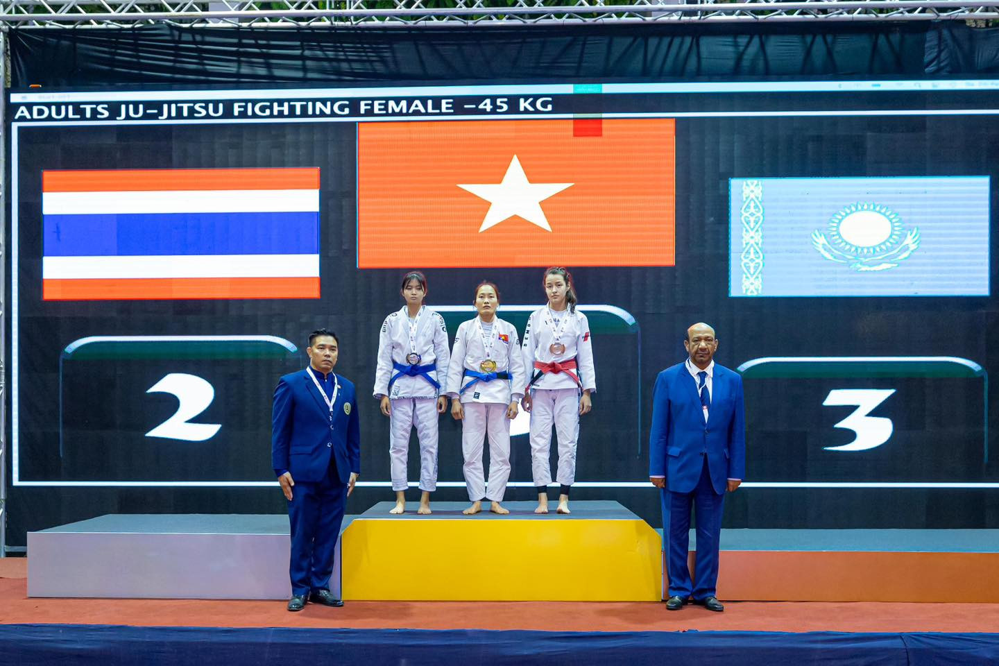 Vietnam's two triumphs see them third in the medals table, with Phung Thi Hue, centre, winning the first gold of the day in the women's under-45kg division ©JJAU
