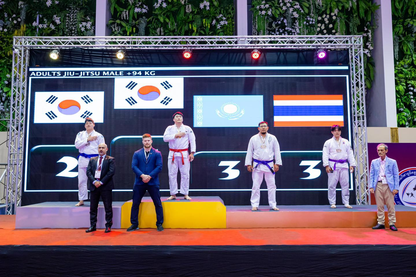 South Korea's Youk Jun-il, centre, ended the day's competition with a fantastic win over compatriot Lee Jong-ku, left, in the men's over-94kg class ©JJAU