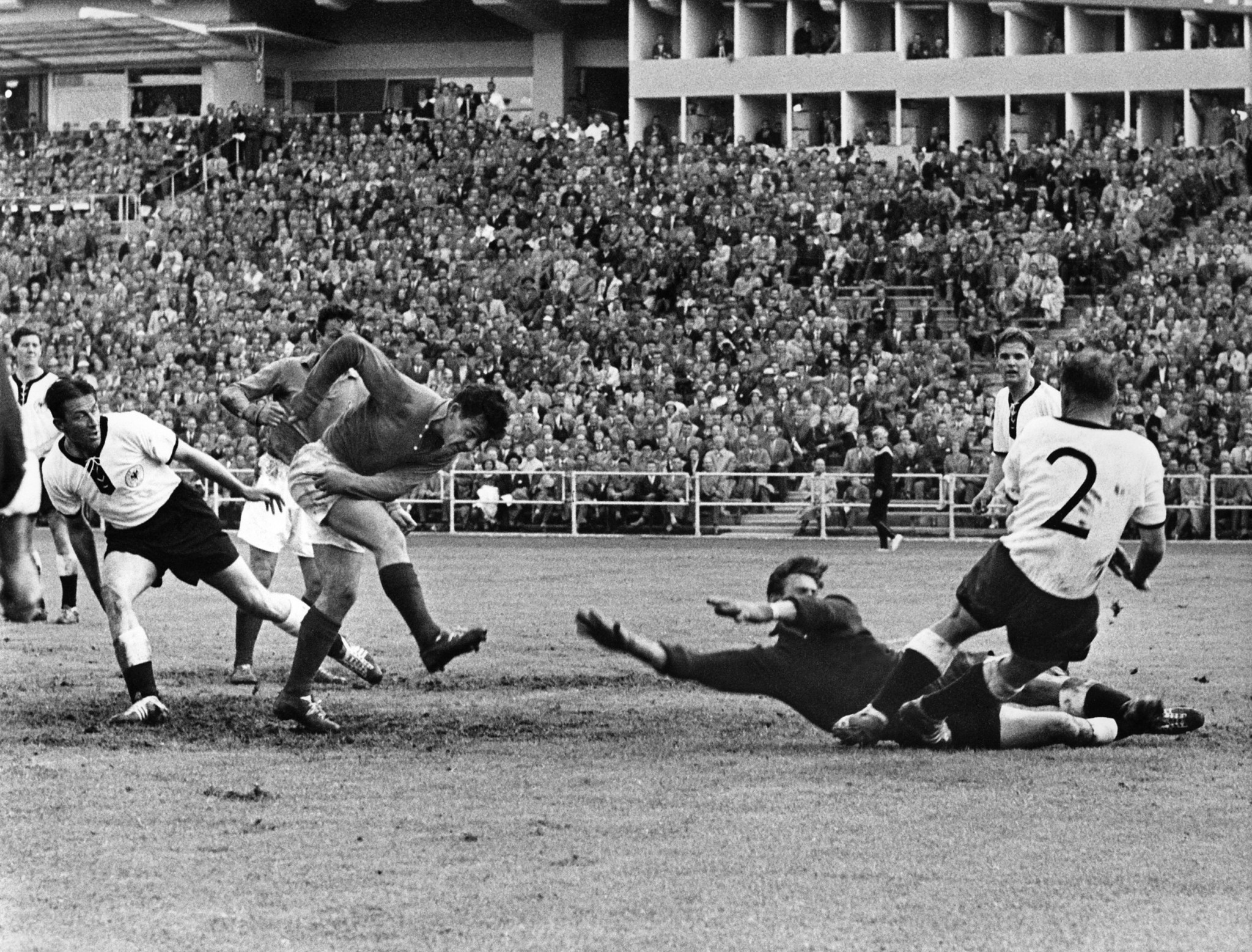 Just Fontaine scored 13 goals in the 1958 World Cup, still the record for a single tournament ©Getty Images