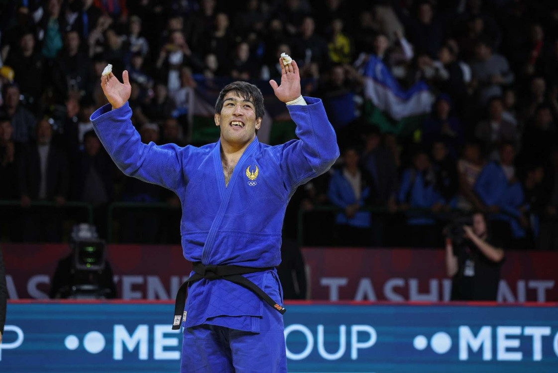 Alisher Yusupov sparked jubilant scenes at the Yunusobod Sport Complex in Tashkent with his victory in the men's over-100kg final ©IJF