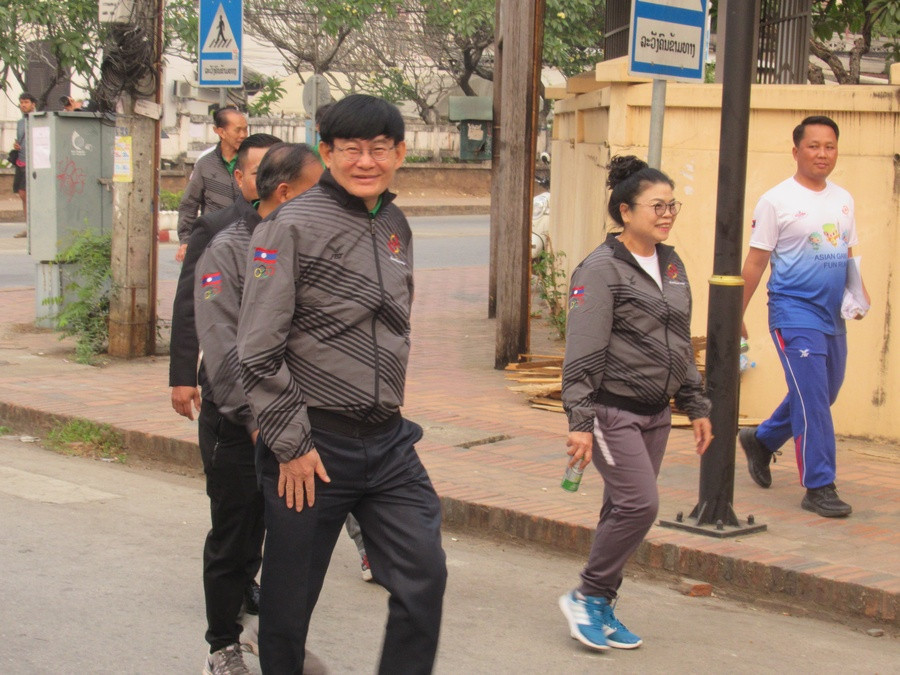 Phout Simmalavong took part in a two kilometres Fun Run with Government officials and sports leaders ©OCA