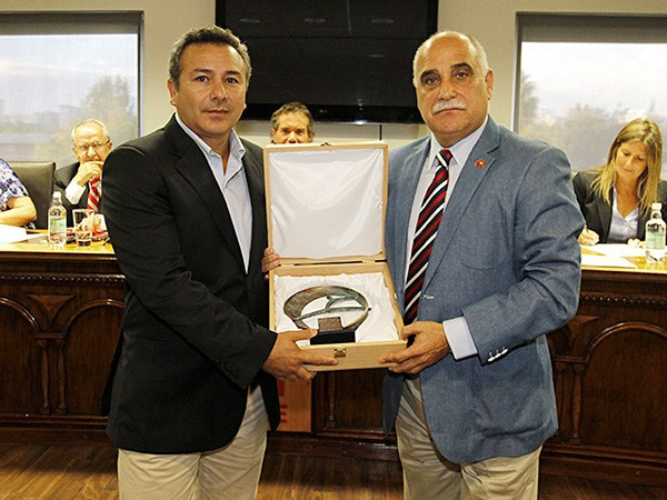 Chilean Olympic Academy President honoured for travelling museum concept