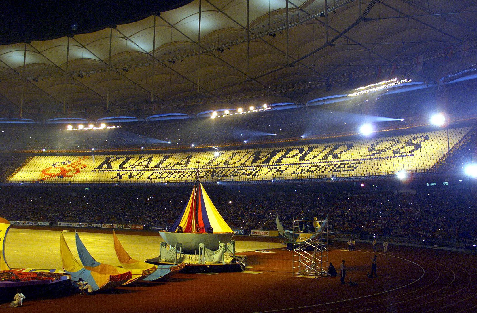 The spectacular Opening Ceremony at Kuala Lumpur 1998 was staged under the lights at the new Bukit Jalil Stadium ©Getty Images