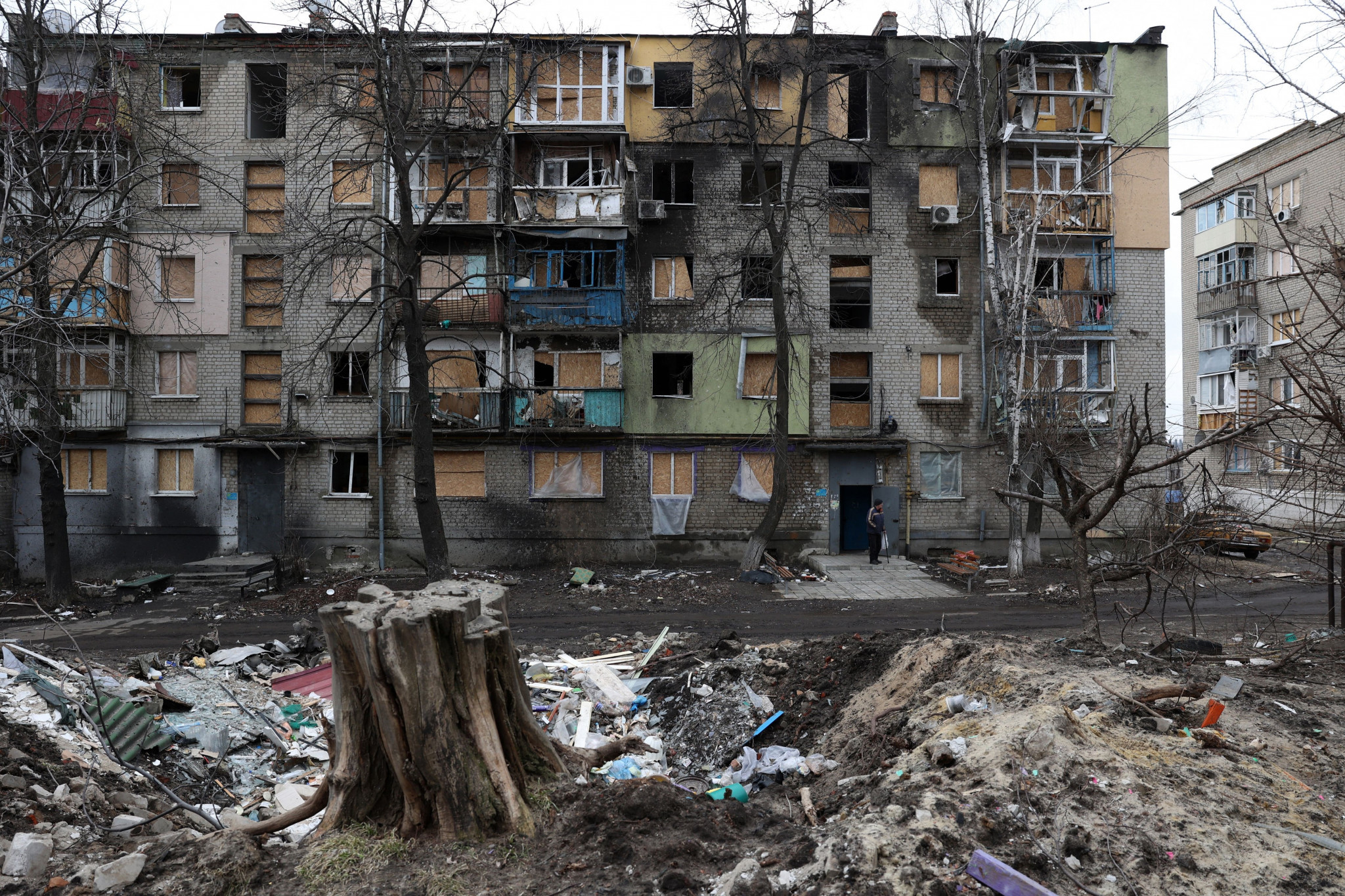A building has been partially destroyed by Russian shelling in the Ukrainian town of Kupiansk in Kharkiv as Russia continues its military assault ©Getty Images