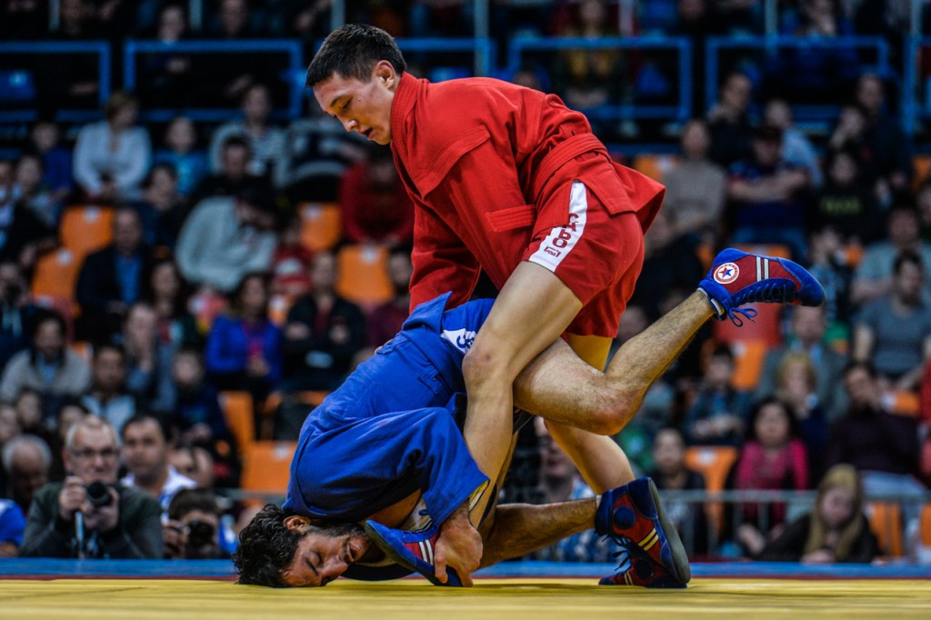 In one of only three finals that didn't feature a Russian sambist, Kazakhstan's Yesset Kuanov (red) defeated Belarus' Vae Tutkhalian to win the men's 62kg gold medal ©FIAS