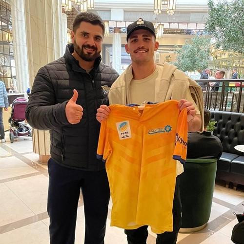 Ukrainian Federation of Rugby League President Artur Martyrosian, left, with Australia's Nathan Cleary in Manchester during last year's World Cup has launched an appeal for players ©UFRL