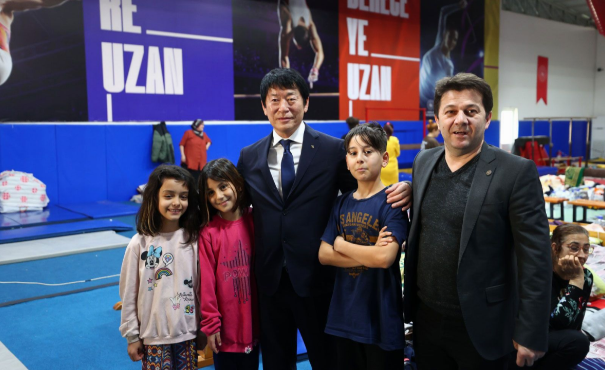 FIG President Morinari Watanabe, centre, has promised that the gymnastics community will not forget victims of the earthquake in Turkey and Syria ©FIG