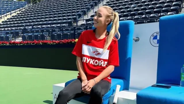 Anastasia Potapova has been criticised by Iga Świątek for wearing a Spartak Moscow shirt ©Anastasia Potapova/Instagram
