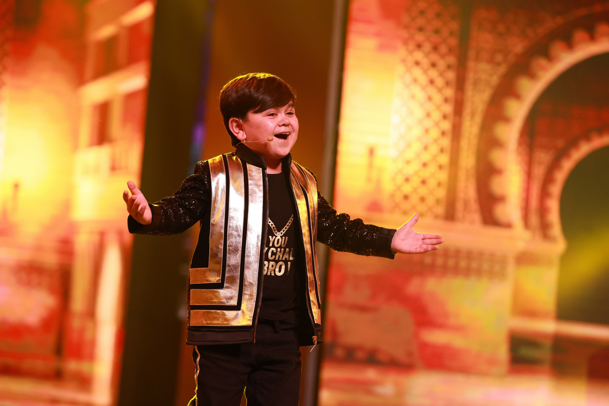 Tajikistani singer Abdu Rozik was among the star performers at the Opening Ceremony ©IBA